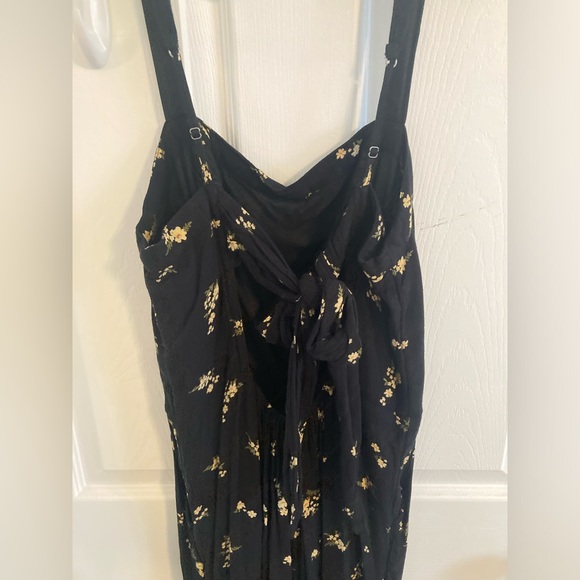 Abercrombie and Fitch black floral jumpsuit, size medium tall - Picture 4 of 5